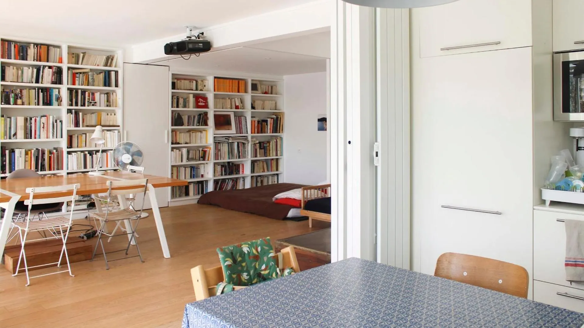 Apartment Spacious Cocoon With A Terrace View On The Canal Paris