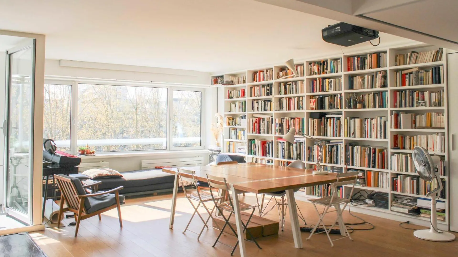 Spacious Cocoon With A Terrace View On The Canal Paris Apartment